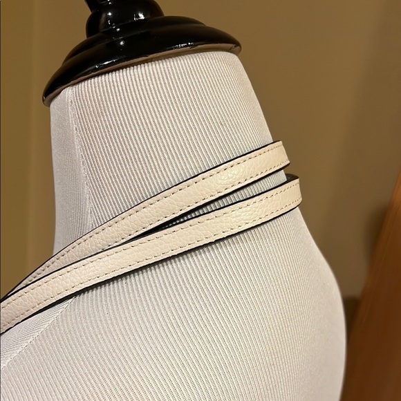 Coach White Pebbled Leather Tote Bag with Signature Hardware - Picture 6 of 7